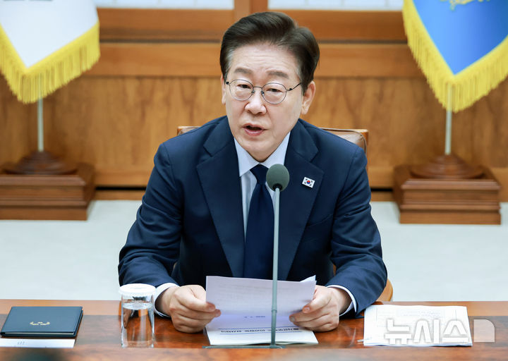 [서울=뉴시스] 조성봉 기자 = 이재명 대통령이 6일 청와대에서 열린 메가프로젝트 민관합동 점검회의에서 발언하고 있다. 2026.07.06. suncho21@newsis.com