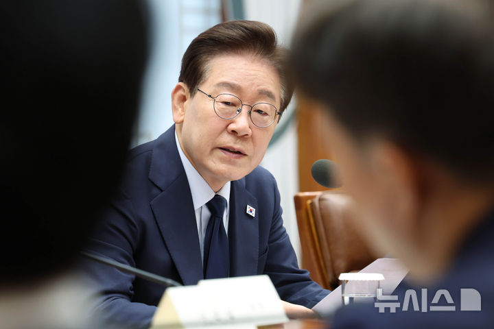 [서울=뉴시스] 조성봉 기자 = 이재명 대통령이 6일 청와대에서 열린 메가프로젝트 민관합동 점검회의에서 발언하고 있다. 2026.07.06. suncho21@newsis.com
