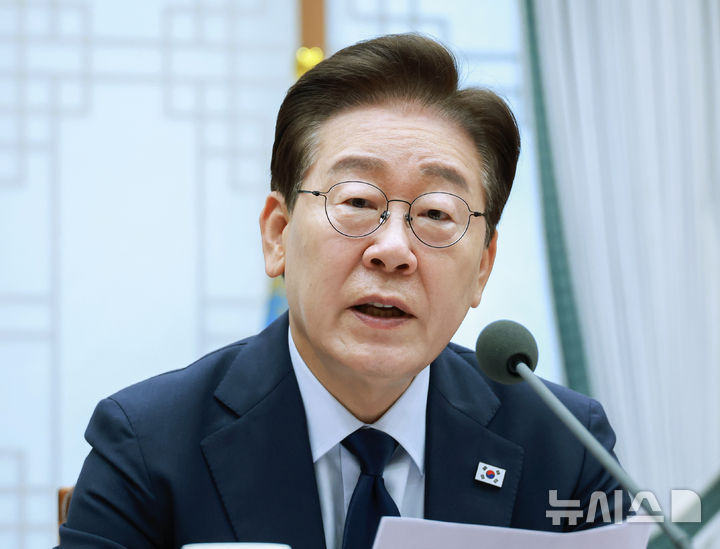 [서울=뉴시스] 조성봉 기자 = 이재명 대통령이 6일 청와대에서 열린 메가프로젝트 민관합동 점검회의에서 발언하고 있다. 2026.07.06. suncho21@newsis.com