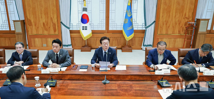 [서울=뉴시스] 조성봉 기자 = 이재명 대통령이 6일 청와대에서 열린 메가프로젝트 민관합동 점검회의에서 발언하고 있다. 2026.07.06. suncho21@newsis.com