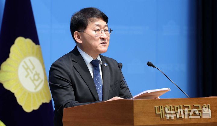 [서울=뉴시스] 고범준 기자 = 차규근 조국혁신당 의원이 6일 서울 여의도 국회 소통관에서 최고위원 출마 기자회견을 하고 있다. 2026.07.06. bjko@newsis.com