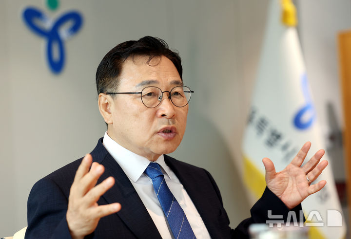 [서울=뉴시스] 박영태 기자 = 정근식 서울시교육감이 6일 오전 서울 용산구 서울시교육청에서 뉴시스와 인터뷰를 하고 있다. 2026.07.06. since1999@newsis.com