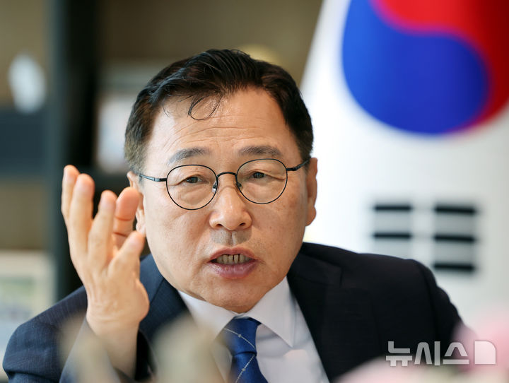 [서울=뉴시스] 박영태 기자 = 정근식 서울시교육감이 6일 오전 서울 용산구 서울시교육청에서 뉴시스와 인터뷰를 하고 있다. 2026.07.06. since1999@newsis.com