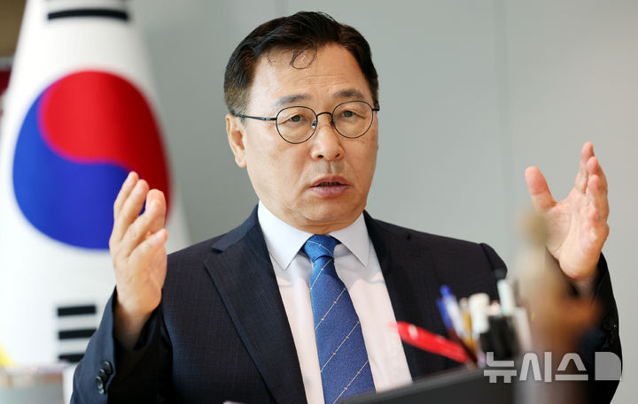 [서울=뉴시스] 박영태 기자 = 정근식 서울시교육감이 6일 오전 서울 용산구 서울시교육청에서 뉴시스와 인터뷰를 하고 있다. 2026.07.06. since1999@newsis.com