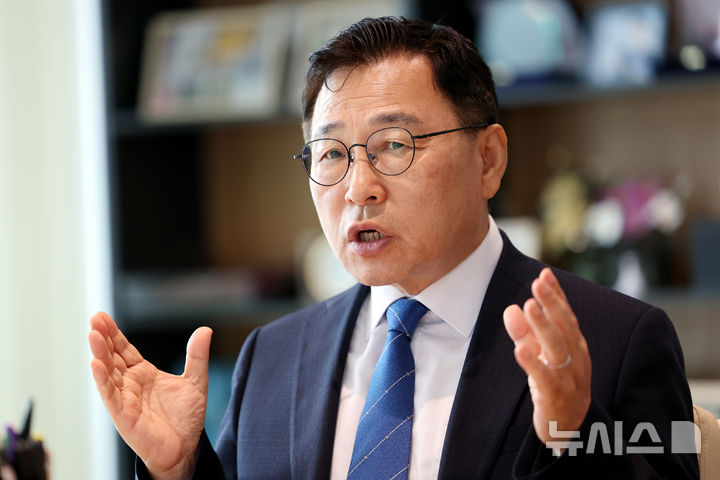 [서울=뉴시스] 박영태 기자 = 정근식 서울시교육감이 6일 오전 서울 용산구 서울시교육청에서 뉴시스와 인터뷰를 하고 있다. 2026.07.06. since1999@newsis.com