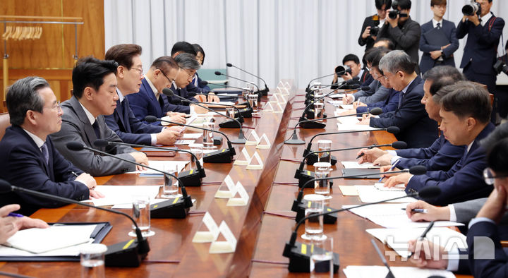 [서울=뉴시스] 조성봉 기자 = 이재명 대통령이 6일 청와대에서 열린 메가프로젝트 민관합동 점검회의에서 발언하고 있다. 2026.07.06. suncho21@newsis.com