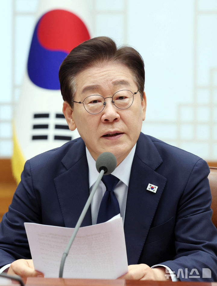 [서울=뉴시스] 조성봉 기자 = 이재명 대통령이 6일 청와대에서 열린 메가프로젝트 민관합동 점검회의에서 발언하고 있다. 2026.07.06. suncho21@newsis.com