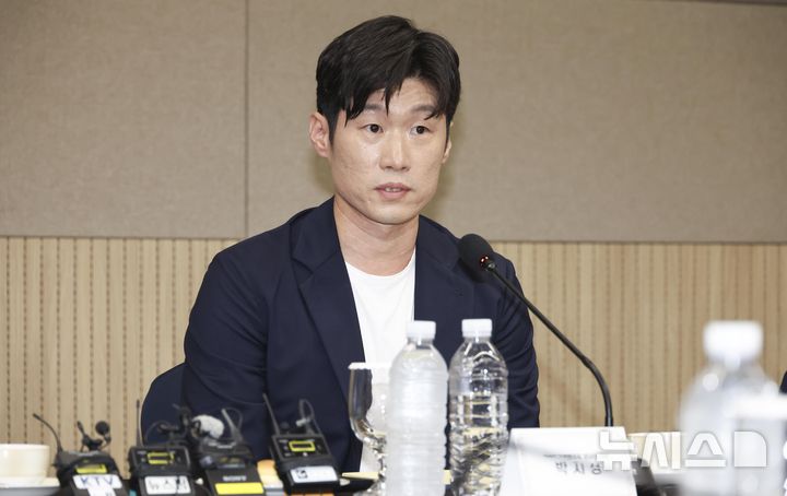 [서울=뉴시스] 권창회 기자 = 박지성 K-축구 혁신위원회 공동위원장이 6일 오후 서울 송파구 올림픽파크텔에서 열린 K-축구혁신위원회 출범식에서 발언하고 있다. (공동취재) 2026.07.06. photo@newsis.com