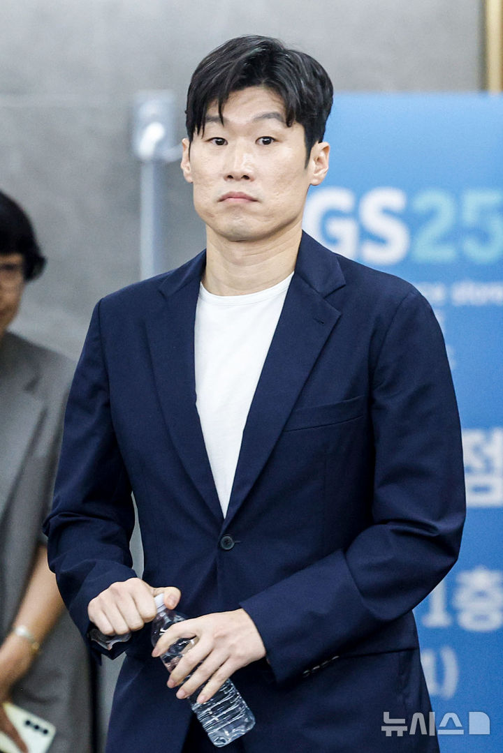[서울=뉴시스] 권창회 기자 = 박지성 K-축구 혁신위원회 공동위원장이 6일 오후 서울 송파구 올림픽파크텔에서 열린 K-축구혁신위원회 출범식에 참석하고 있다. (공동취재) 2026.07.06. photo@newsis.com