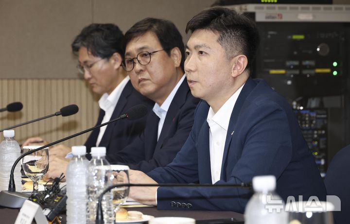 [서울=뉴시스] 권창회 기자 = 유승민 대한체육회장이 6일 오후 서울 송파구 올림픽파크텔에서 열린 K-축구혁신위원회 출범식에서 발언하고 있다. (공동취재) 2026.07.06. photo@newsis.com
