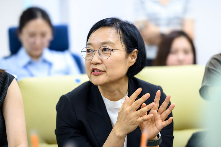 [서울=뉴시스] 조수정 기자 = 한성숙 국무총리가 6일 오후 서울 종로구 정부서울청사에서 출입기자단과의 인사 시간을 갖고 환담하고 있다. (사진=국무총리실 제공) 2026.07.06. chocrystal@newsis.com *재판매 및 DB 금지