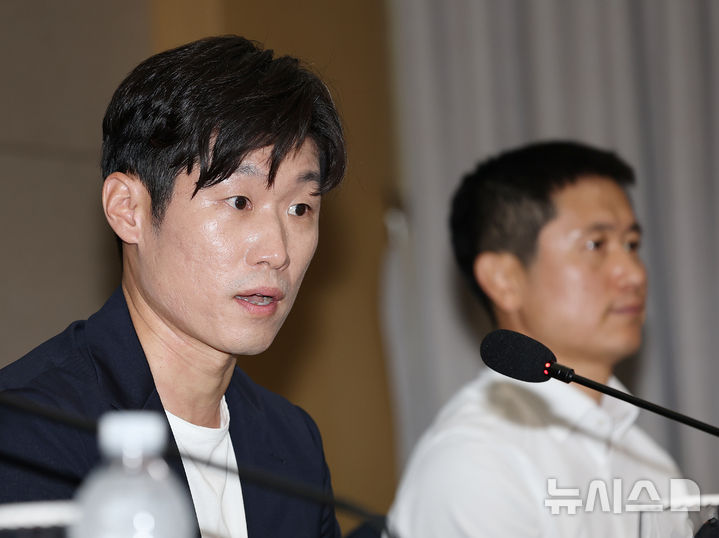 [서울=뉴시스] 권창회 기자 = 박지성 K-축구 혁신위원회 공동위원장이 6일 오후 서울 송파구 올림픽파크텔에서 열린 K-축구혁신위원회 출범식에서 발언하고 있다. (공동취재) 2026.07.06. photo@newsis.com