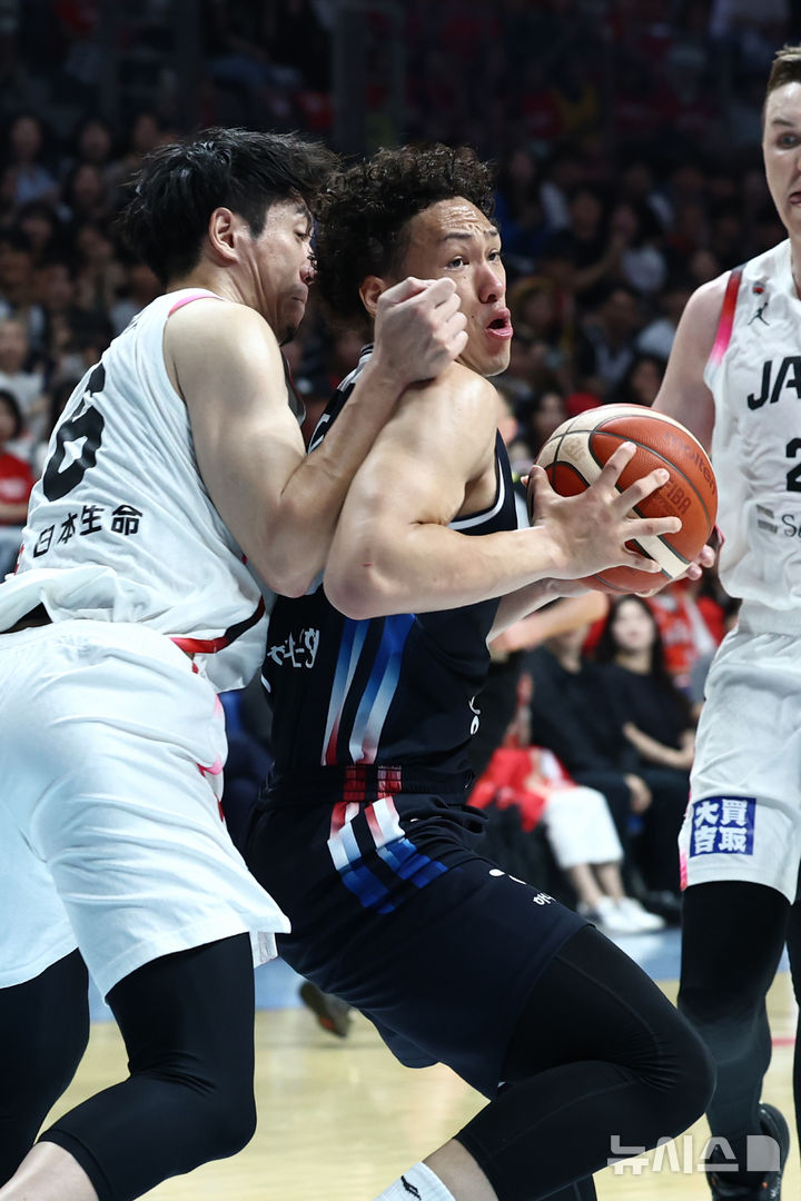 [고양=뉴시스] 고승민 기자 = 6일 경기 고양시 소노아레나에서 열린 2027 국제농구연맹(FIBA) 월드컵 아시아 예선 1라운드 최종 6차전 대한민국 대 일본 경기, 한국 다니엘이 돌파를 시도하고 있다. 2026.07.06. kkssmm99@newsis.com