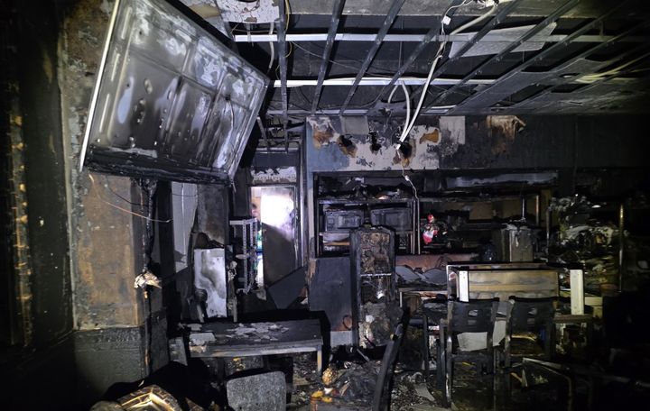 [부산=뉴시스] 7일 오전 3시21분께 부산 부산진구의 한 2층짜리 건물 1층 영업을 마친 음식점에서 불이 났다. (사진=부산소방재난본부 제공) 2026.07.07. photo@newsis.com *재판매 및 DB 금지