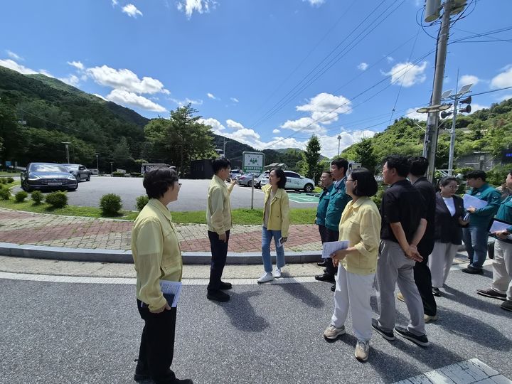 [수원=뉴시스] 등록 야영장 시군 합동 현장 안전점검 모습. (사진=경기도 제공) 2026.07.07. photo@newsis.com *재판매 및 DB 금지