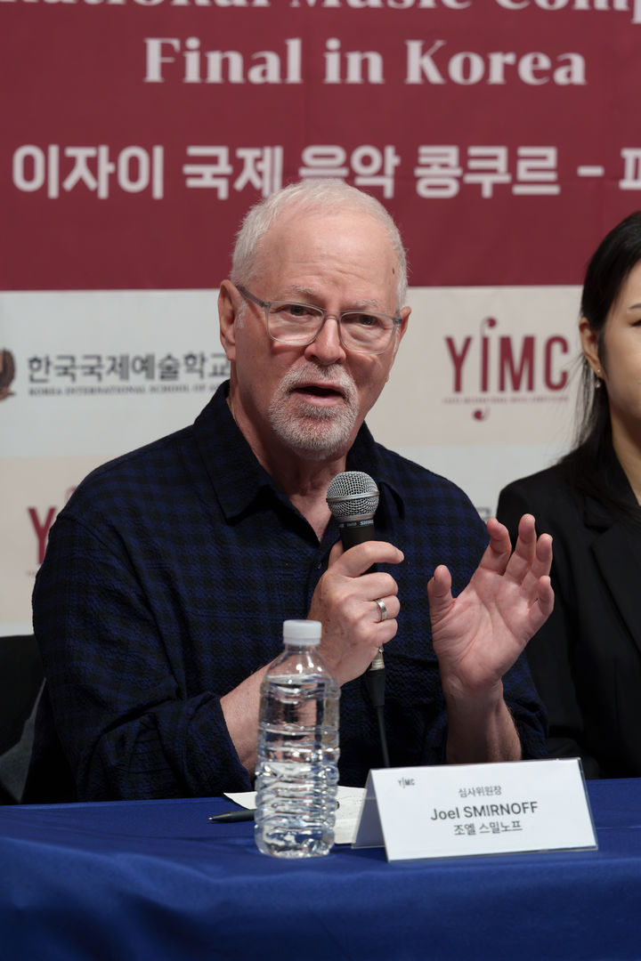 [서울=뉴시스] 7일 서울 서초구 로데아트센터에서 열린 이자이 국제 음악 콩쿠르 결선 무대 한국 개최 기자간담회에서 콩쿠르 심사위원장 조엘 스밀노프가 발언하고 있다. (사진=프레인글로벌 제공) 2026.07.07. photo@newsis.com *재판매 및 DB 금지