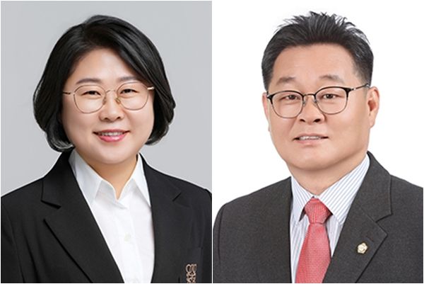 [대구=뉴시스] 수성구의회 제10대 전반기 의장에 국민의힘 홍경임 의원(왼쪽), 부의장에 국민의힘 황치모 의원(오른쪽)이 선출됐다. (사진 = 대구 수성구의회 제공) 2026.07.07. photo@newsis.com *재판매 및 DB 금지