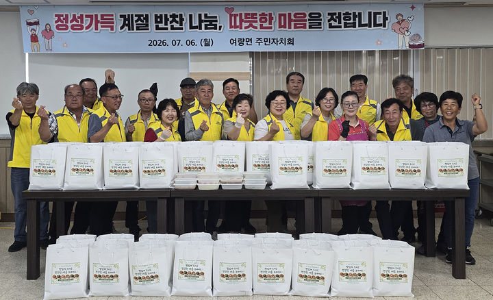 정선 여량면 주민자치회는 지난 6일 취약계층의 건강한 식생활을 지원하고 이웃 간의 따뜻한 정을 나누기 위해 ‘계절 반찬 나눔 행사’를 진행하고 있다.(사진=정선군 제공) *재판매 및 DB 금지