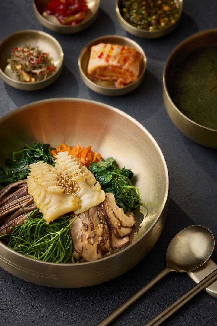 카시아 속초 '호라이즌'의 '전복 비빔밥'. (사진=카시아 속초 제공) *재판매 및 DB 금지