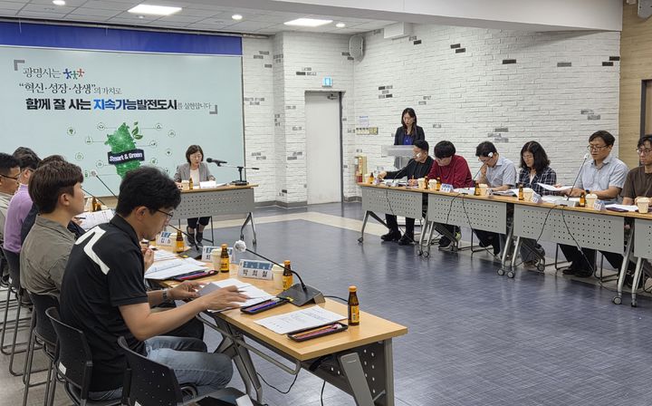 [광명=뉴시스] 경기 광명시가 6일 시청 소회의실에서 ‘광명시흥 일반·도시첨단산업단지 신속대응 전담팀’ 1차 정기회의를 진행하고 있다. (사진=광명시 제공) 2026.07.07. photo@newsis.com *재판매 및 DB 금지