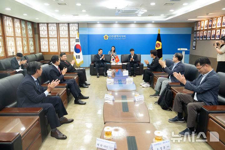 [인천=뉴시스]6일 베트남 떠이닌성 고위공무원단이 인천시의회를 방문했다. (사진=인천시의회 제공) 2026.07.07. photo@newsis.com
