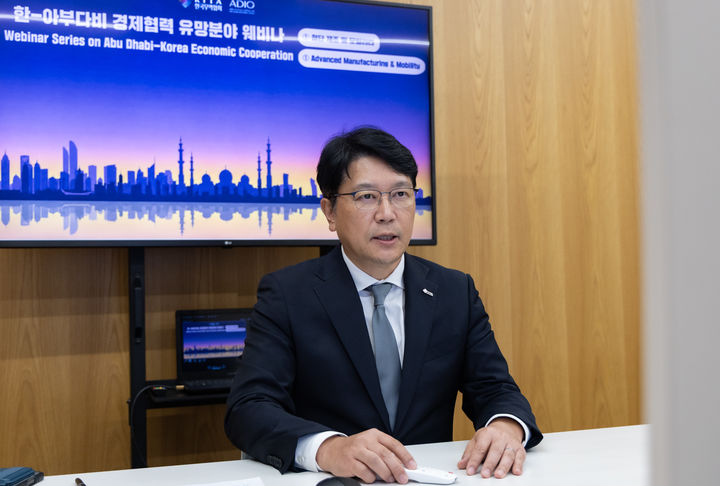 [서울=뉴시스] 이상준 한국무역협회 국제협력본부장이 7일 한국과 아부다비의 경제 협력 유망 분야 웨비나에서 발언하는 모습. (사진=한국무역협회) 2026.07.07 photo@newsis.com *재판매 및 DB 금지 *재판매 및 DB 금지