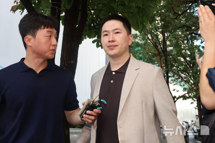 [과천=뉴시스] 권창회 기자 = 이원모 전 대통령실 인사비서관이 7일 오전 경기 과천시 2차 종합특검 사무실에서 김건희 여사에 대한 검찰의 '황제 조사' 의혹과 관련해 참고인 신분으로 출석하고 있다. 2026.07.07. kch0523@newsis.com