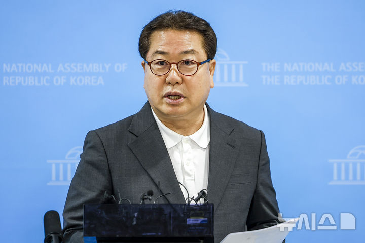 [서울=뉴시스] 정병혁 기자 = 조광환 국민의힘 최고위원이 7일 서울 여의도 국회 소통관에서 현안 관련 브리핑을 하고 있다. 2026.07.07. jhope@newsis.com
