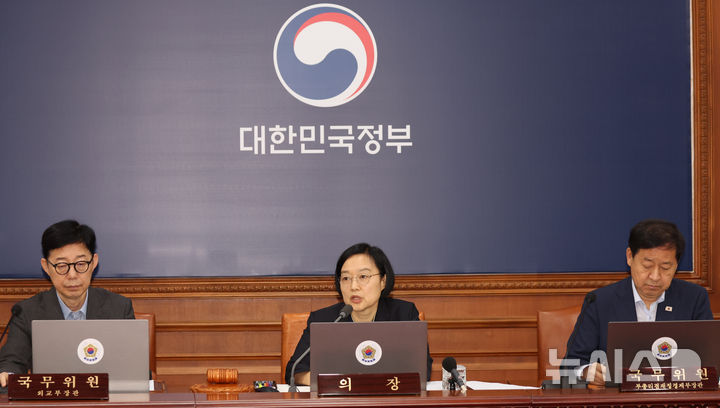 [서울=뉴시스] 조수정 기자 = 한성숙 국무총리가 7일 서울 종로구 정부서울청사에서 열린 국무회의에서 모두발언을 하고 있다. (공동취재) 2026.07.07. chocrystal@newsis.com