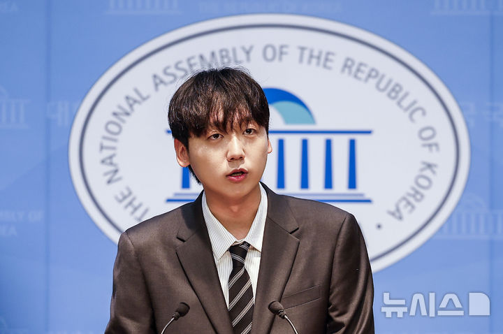 [서울=뉴시스] 정병혁 기자 = 정민철 더불어민주당 정책부의장이 7일 서울 여의도 국회 소통관에서 최고위원 출마 선언 기자회견을 하고 있다. 2026.07.07. jhope@newsis.com