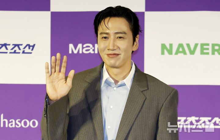 이광수, 팬 소통 플랫폼서 뜻밖의 금칙어 해프닝…"잠 다 깼다"