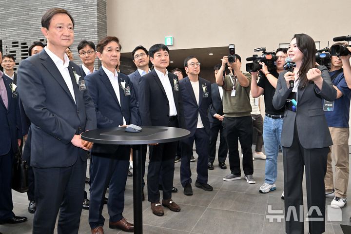 네어버페이 모험자본 투자 플랫폼 설명듣는 금감원장