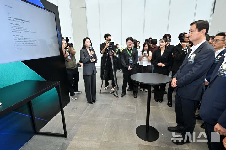 네어버페이 모험자본 투자 플랫폼 설명듣는 금감원장