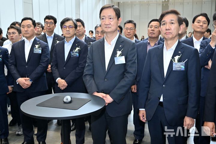 네어버페이 모험자본 투자 플랫폼 설명듣는 금감원장