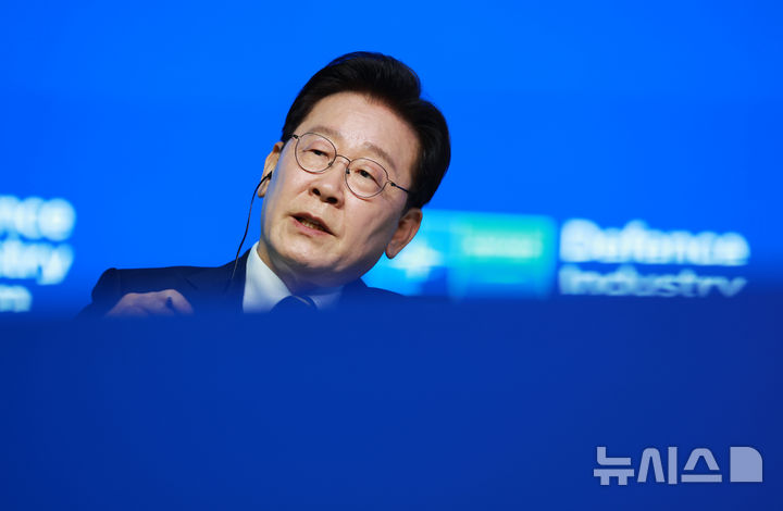 [앙카라=뉴시스] 조성봉 기자 = 이재명 대통령이 7일(현지 시간) 튀르키예 앙카라 컨벤션센터에서 열린 북대서양조약기구(NATO·나토) 방산포럼 제4세션에서 발언하고 있다. 2026.07.07. suncho21@newsis.com