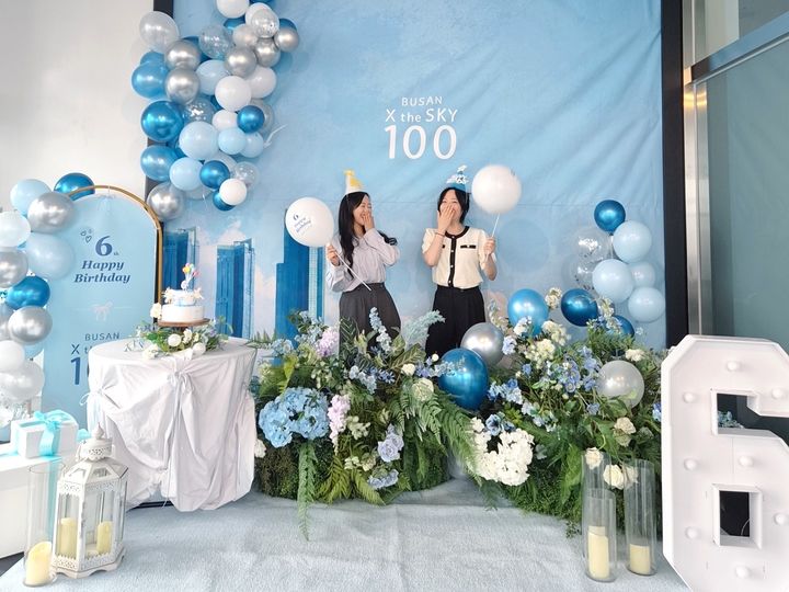 [서울=뉴시스] 풀무원푸드앤컬처, 부산 엑스 더 스카이 개관 6주년 기념 특별 이벤트 (사진=풀무원푸드앤컬처 제공) *재판매 및 DB 금지