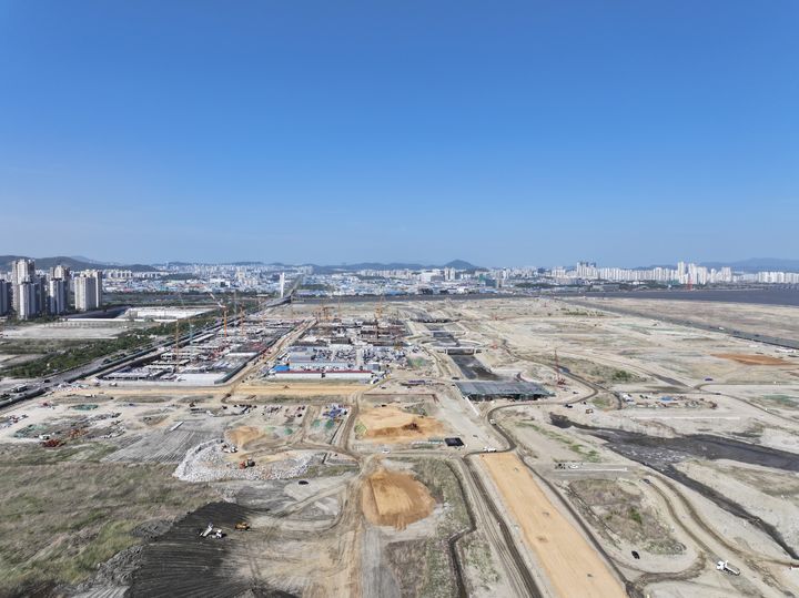 인천 송도11공구 매립 및 기반시설 공사 현장. (사진=인천경제청 제공) 2026.07.08. photo@newsis.com *재판매 및 DB 금지