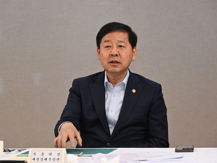 [세종=뉴시스]구윤철 경제부총리 겸 재정경제부 장관은 8일 오전 서울정부청사에서 관계기관 합동 '시장상황점검회의'를 열고 최근 금융·외환시장 동향과 대응방향을 논의했다. (사진=재경부 제공) 2026.07.08. photo@newsis.com *재판매 및 DB 금지
