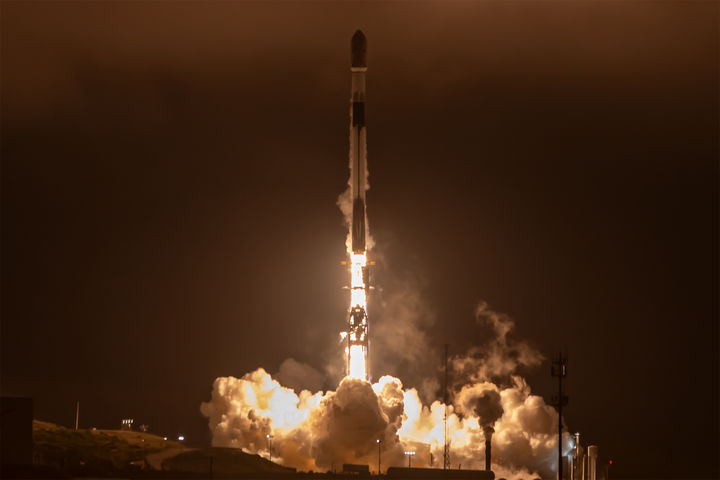 [서울=뉴시스] 차세대중형위성 4호를 탑재한 스페이스X Falcon9 발사 장면. (사진=한국항공우주산업) 2026.07.08 photo@newsis.com *재판매 및 DB 금지 *재판매 및 DB 금지