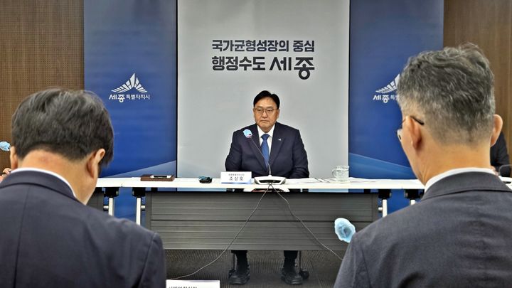[세종=뉴시스] 송승화 기자 = 8일, 조상호 세종시장이 보람동 시청에서 취임 후 첫번째 간부회의를 주재하고 있다. 2026.07.08. ssong1007@newsis.com *재판매 및 DB 금지