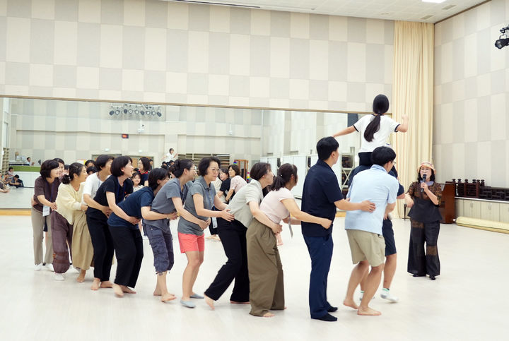 [진도=뉴시스]보배섬 국악나들이 ‘여름 특별문화체험’. (사진=남도국악원 제공) 2026.07.08. photo@newsis.com *재판매 및 DB 금지