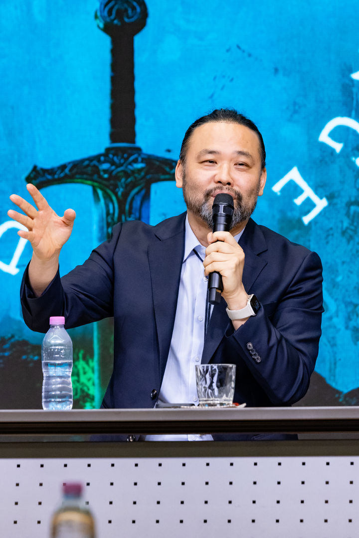 [서울=뉴시스] 사무엘 윤이 8일 서울 영등포구 신영체임버홀에서 열린 '니벨룽의 반지' 하이라이트 공연 기자간담회에서 발언하고 있다. (사진=아트앤아티스트 제공) 2026.07.08. photo@newsis.com *재판매 및 DB 금지
