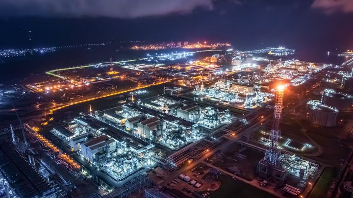 [서울=뉴시스] 대우건설이 원청사 지위로 EPC 수행 중인 나이지리아 LNG T7 야경. (사진=대우건설 제공) *재판매 및 DB 금지 *재판매 및 DB 금지