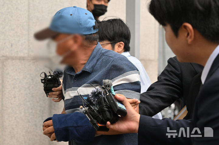 [전남광주=뉴시스] 이영주 기자 = '장윤기 사건'과 관련해 증거인멸 혐의를 받고 있는 광주 광산경찰서 소속 A경감이 8일 오전 전남광주 동구 광주지법에서 열리는 구속 전 피의자 심문(영장실질심사)에 출석하고 있다. 2026.07.08. leeyj2578@newsis.com