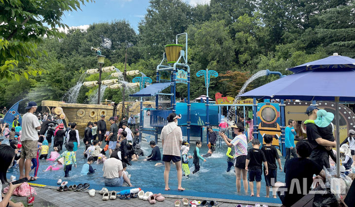 [전남광주=뉴시스] 전남광주통합특별시 북구 오룡동 '광주시민의숲 물놀이장'. (사진=전남광주특별시청 제공). photo@newsis.com *재판매 및 DB 금지