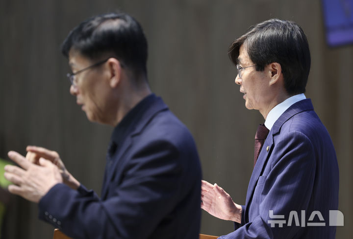 [서울=뉴시스] 김근수 기자 = 조경태 국민의힘 의원이 8일 오후 서울 여의도 국회 소통관에서 장동혁 국민의힘 당 대표 윤리위원회 제소 관련 기자회견을 하고 있다. 2026.07.08. ks@newsis.com