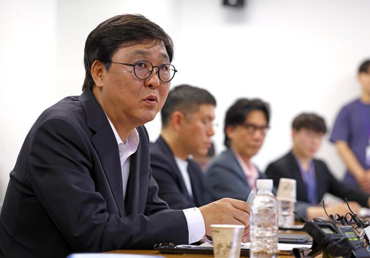 [서울=뉴시스] 최휘영 문화체육관광부 장관이 8일 서울 종로구 국립현대미술관 서울관에서 열린 '음악산업 생태계 강화를 위한 현장간담회'에서 발언하고 있다. (사진=문화체육관광부 제공) 2026.07.08. photo@newsis.com *재판매 및 DB 금지