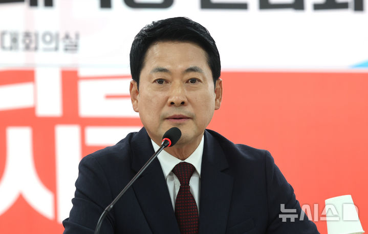 [인천=뉴시스] 전진환 기자 = 장동혁 국민의힘 대표가 8일 인천 남동구 인천시당에서 열린 '6·3 참정권 박탈 사태 청년·대학생 간담회'에서 발언하고 있다. 2026.07.08. amin2@newsis.com