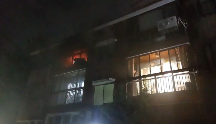 [서울=뉴시스]8일 오후 10시57분께 서울 은평구 갈현동의 한 빌라에서 불이 나 집 안에 있던 초등학생 남매 2명이 숨졌다. (사진=은평소방 제공) 2026.07.09. photo@newsis.com *재판매 및 DB 금지