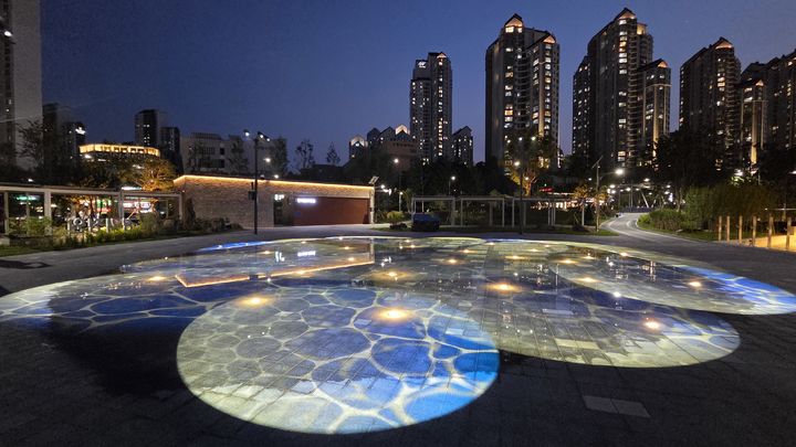평화연못 야간조명(사진=경기도 제공) *재판매 및 DB 금지